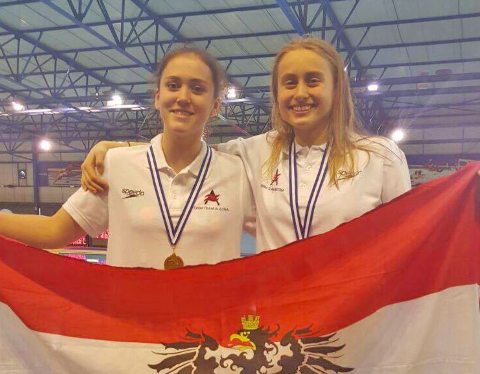 Lena Grabowski (SU Neusiedl) und Mila Dragovic (Vienna Aquatic SC)